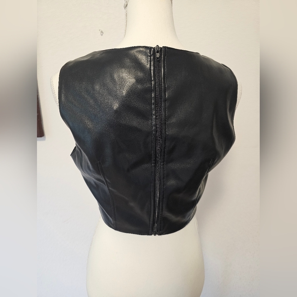 7 For All Mankind Faux Leather Black Crop Top Women's Size Medium NWT - Picture 4 of 9